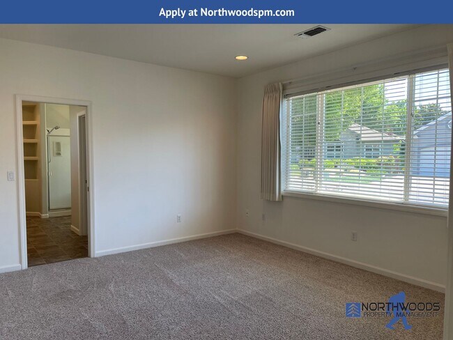 Building Photo - Beautiful 3 Bedroom 2 Bath Home Landscaping Included.