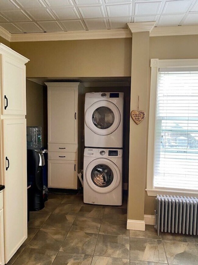 Building Photo - Spacious and Updated 2 Bd 1 Bath In Dedham...