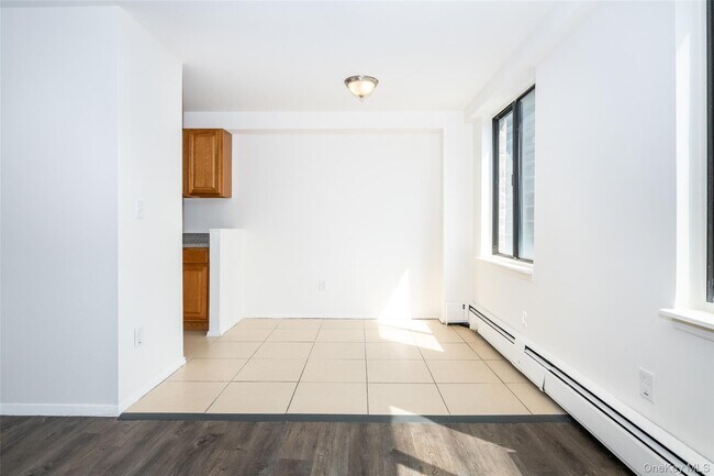 Building Photo - 7 Lake St