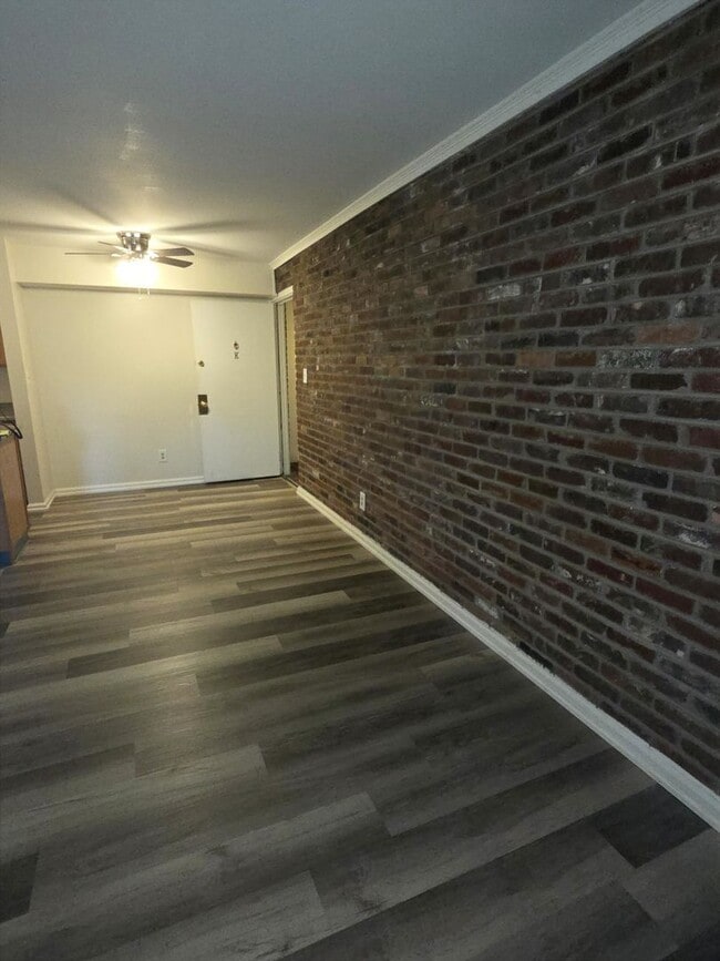 Interior Photo - 550 - Kings Grant