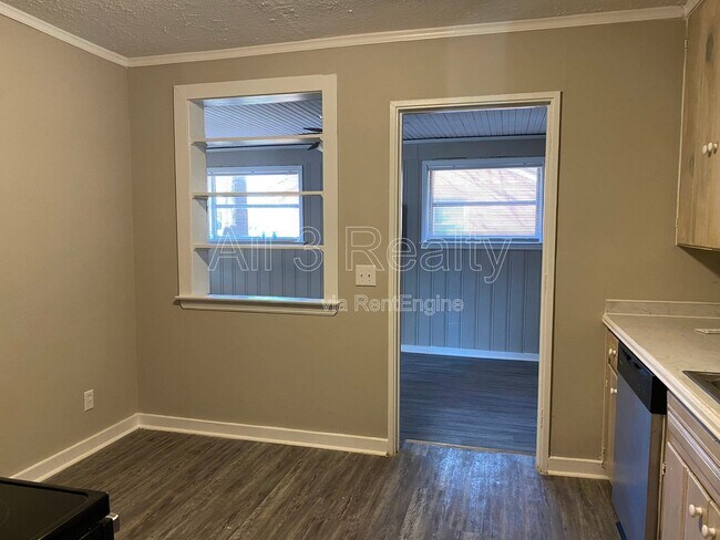 Building Photo - 3737 Dalraida Pkwy