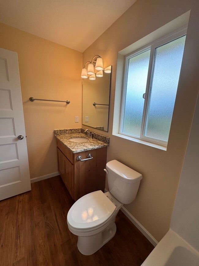 Building Photo - 2/1 HOME WITH BEAUTIFUL VIEWS
