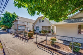 Building Photo - Spacious Pet-Friendly Ground Level Unit w/ Parking Included!