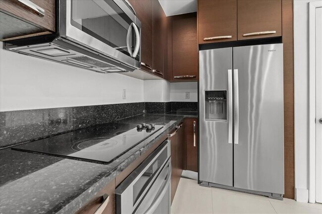 Building Photo - 3030 NE 188th St