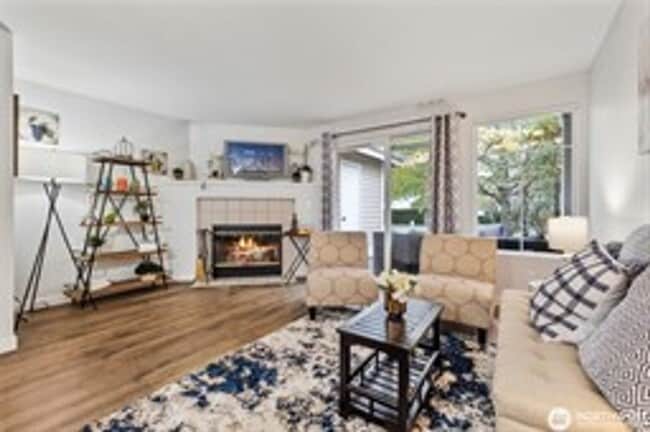 Building Photo - 2Bd/2.25Ba Kent Condo