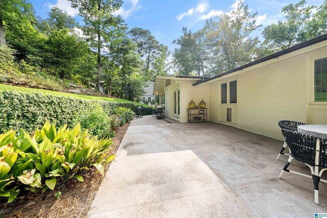 Building Photo - Mountain Brook 5 Bedroom, 3 Bath with Finished Lower Level