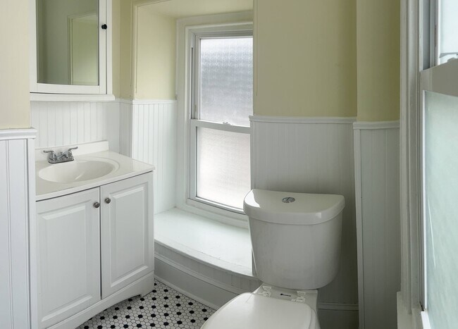 Building Photo - 53 W Maplewood Mall