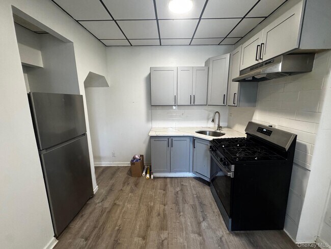 Building Photo - 157 Linden St