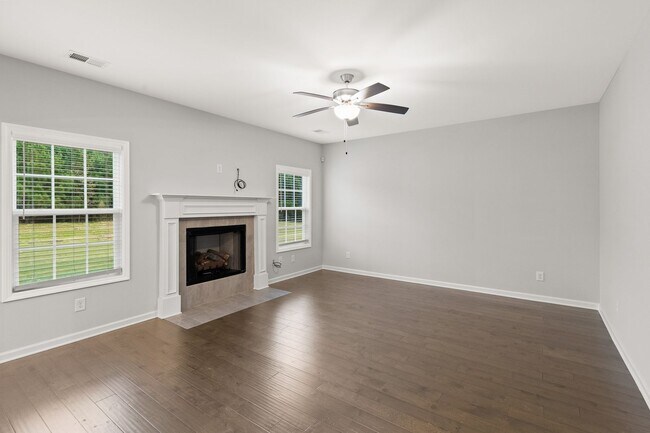 Building Photo - Wyndham Village For Rent!