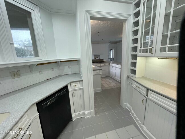 Building Photo - 211 Cedar Ave