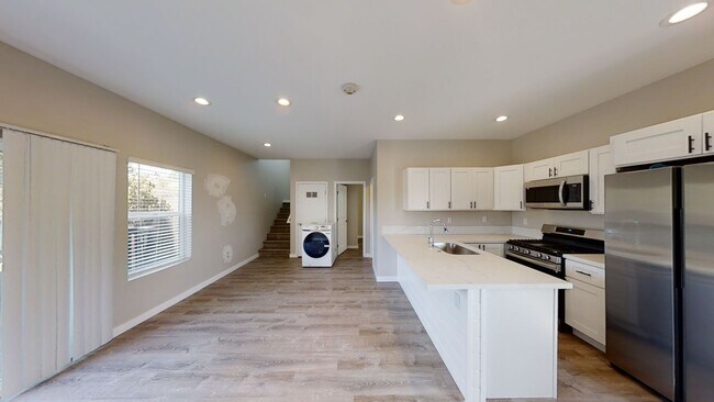 Building Photo - New 4 bed house with Private Deck!