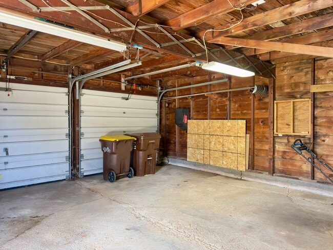 Building Photo - 3105 Burrmont Rd