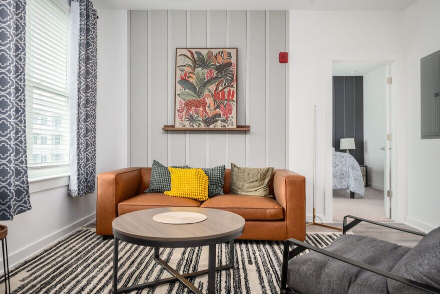 Building Photo - 542 Boulevard NE