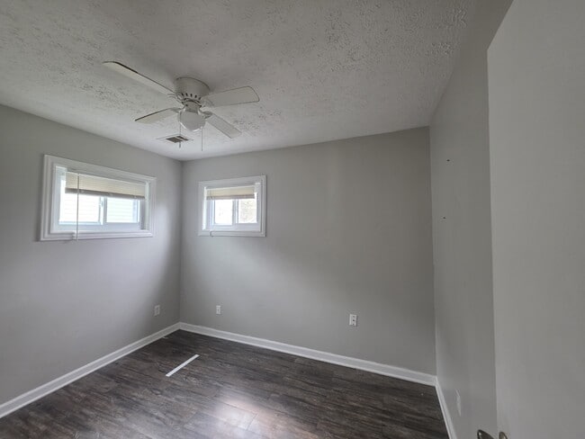 Building Photo - 3825 Kenard Ct