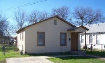 Building Photo - Remodeled 2-bedroom house!