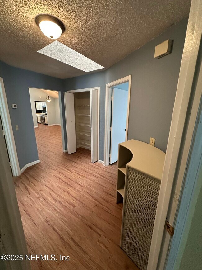 Building Photo - 1855 Alberta Ct N