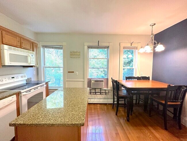 Primary Photo - 24 Rossmore St