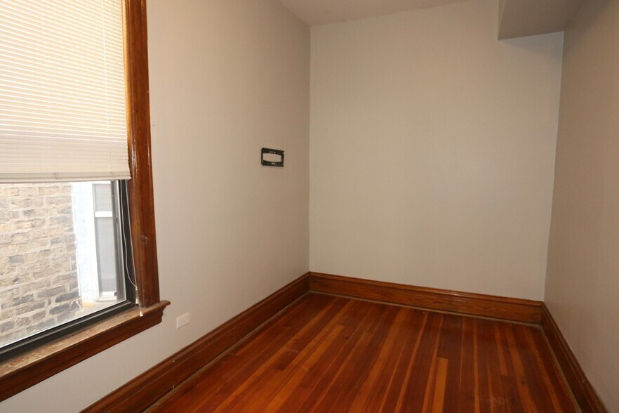 Building Photo - 1326 N Claremont Ave