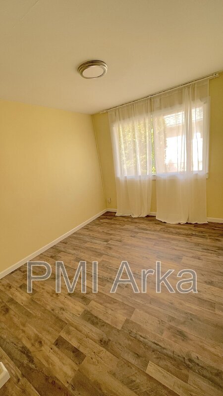 Building Photo - 317 Pelly Ave N