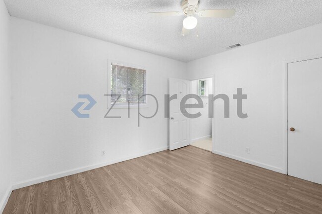 Building Photo - 2749 Fairfield St