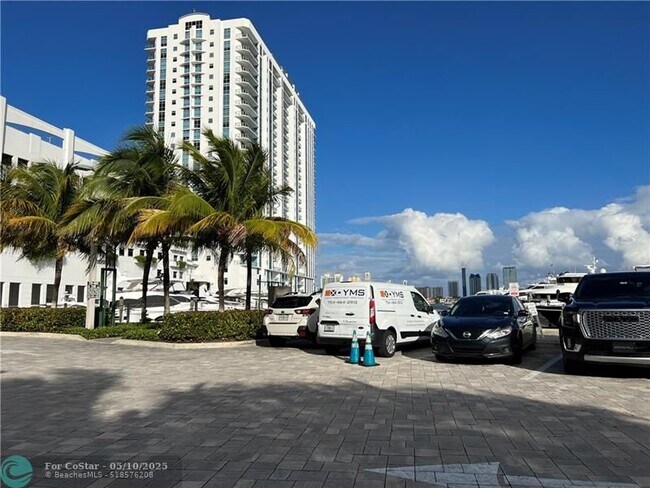 Building Photo - 17301 Biscayne Blvd