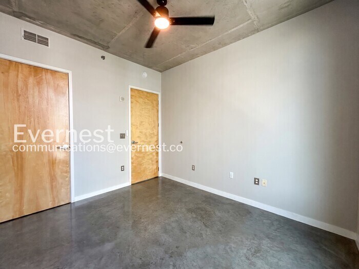 Building Photo - 600 12th Ave S