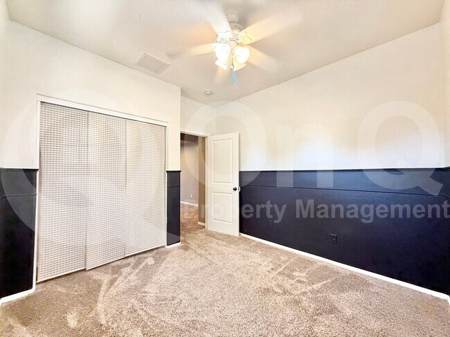 Building Photo - 3913 S Crosscreek Dr