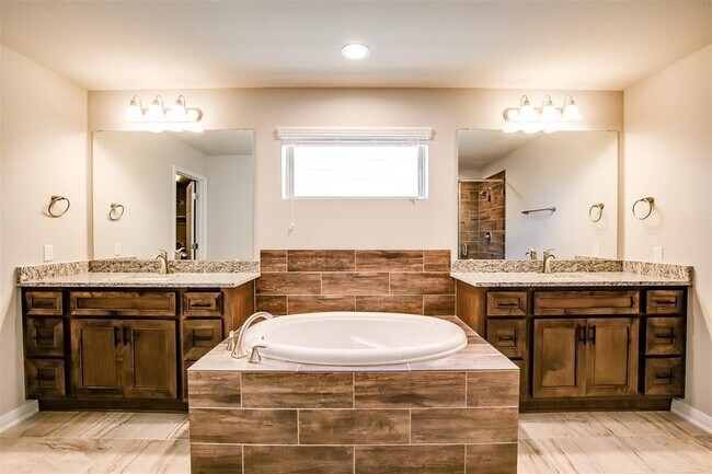 Building Photo - 837 Falkland Trace