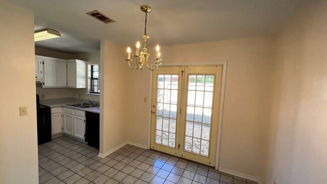 Building Photo - 803 E N St