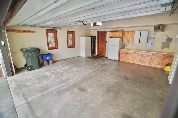 Building Photo - 10 Dakota Cir