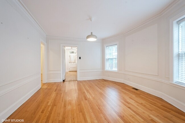Building Photo - 557 Barton Ave