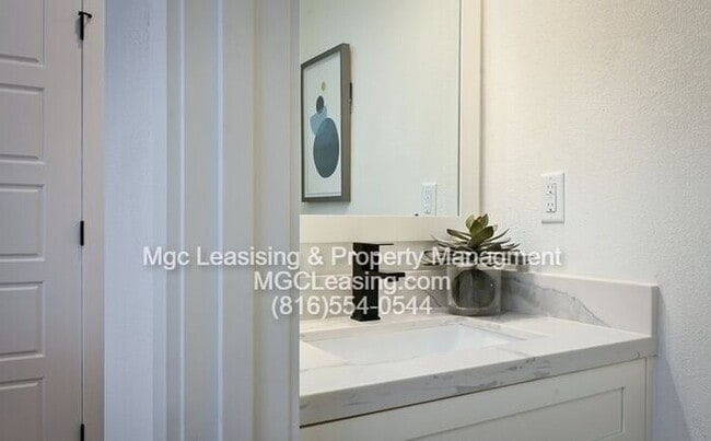 Building Photo - Highly sought after Ayden Place Townhomes in Kansas City, MO - Schedule A Tour Today!