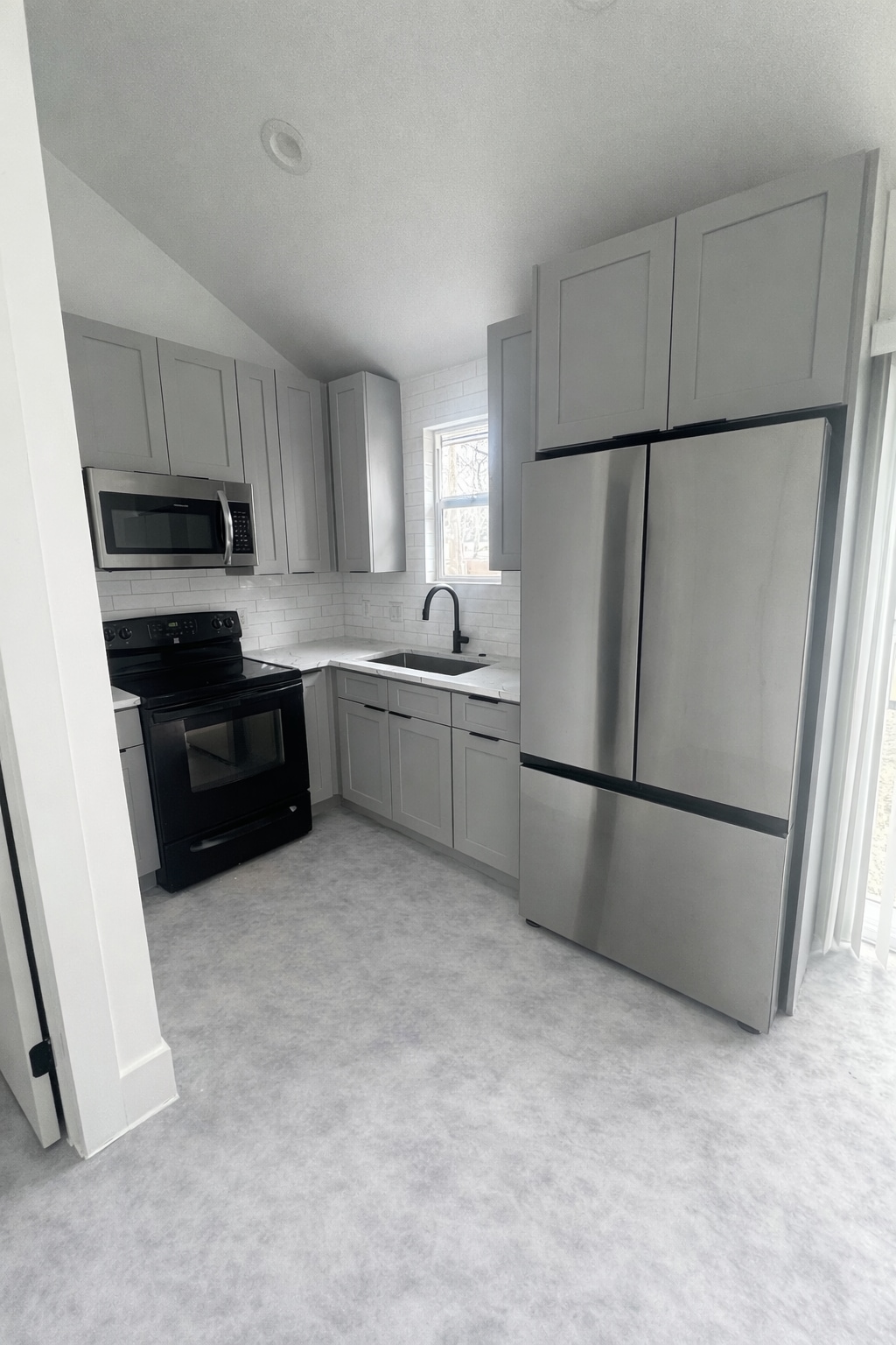 Kitchen - 1409 Westmoor Dr