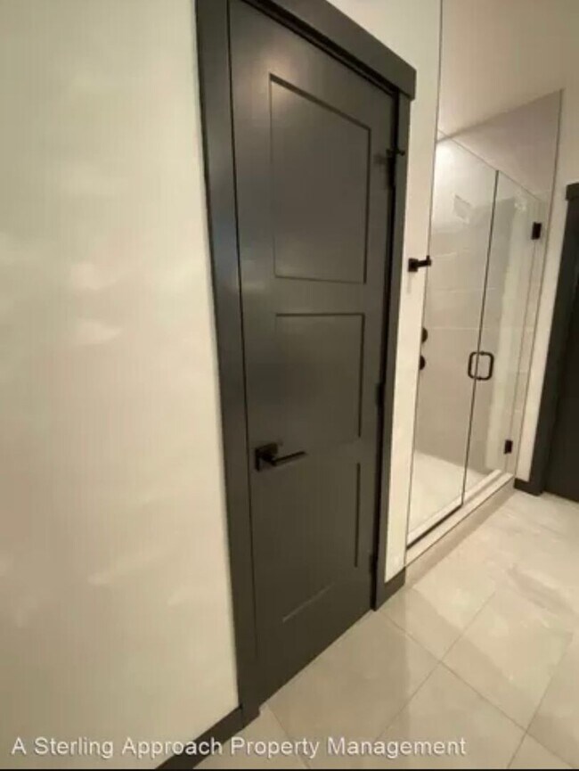Building Photo - Close to Micron! Luxury Town Home With Two...