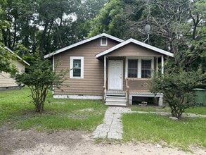 Building Photo - 161 N Sunset Dr
