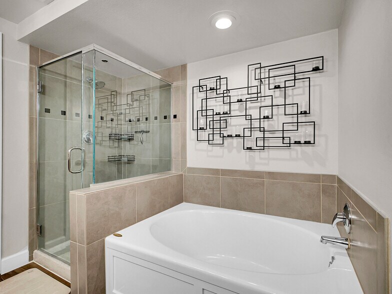 Building Photo - 8100 E Union Ave