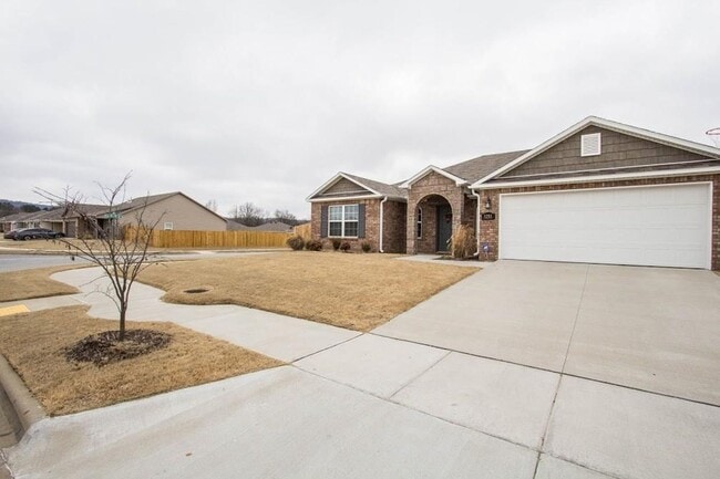 Building Photo - Wonderful and Spacious Rental Opportunity.