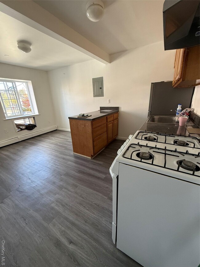 Building Photo - 1550 Parker St