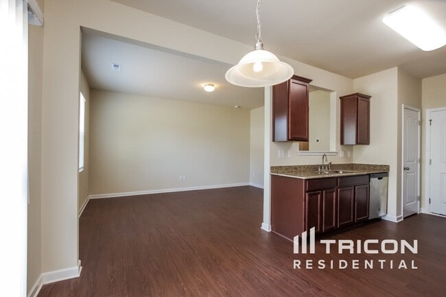 Building Photo - 2812 St George Ln