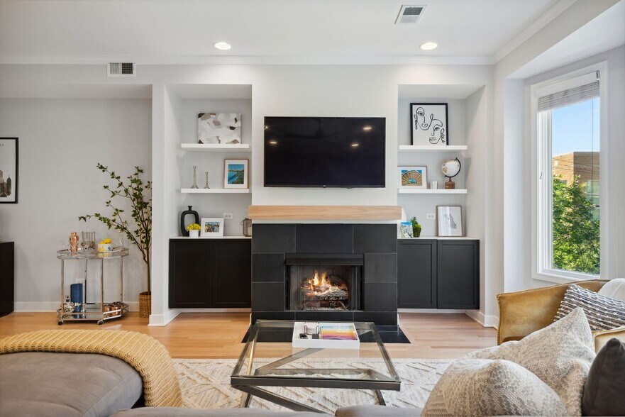 Building Photo - 821 W Superior St