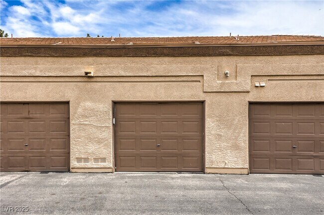 Building Photo - 3660 Renovah St