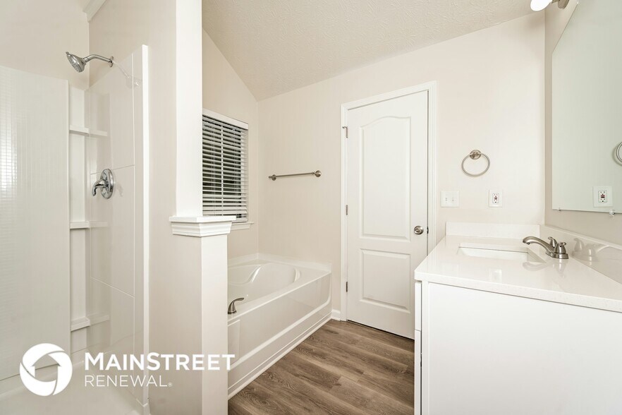 Building Photo - 4392 Chester Ln