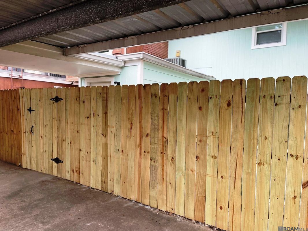 Building Photo - 2122 Stonehenge Ave