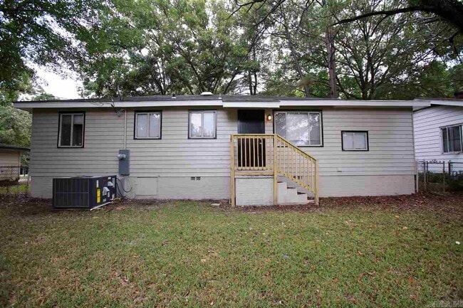 Building Photo - 11 Fairmont Dr