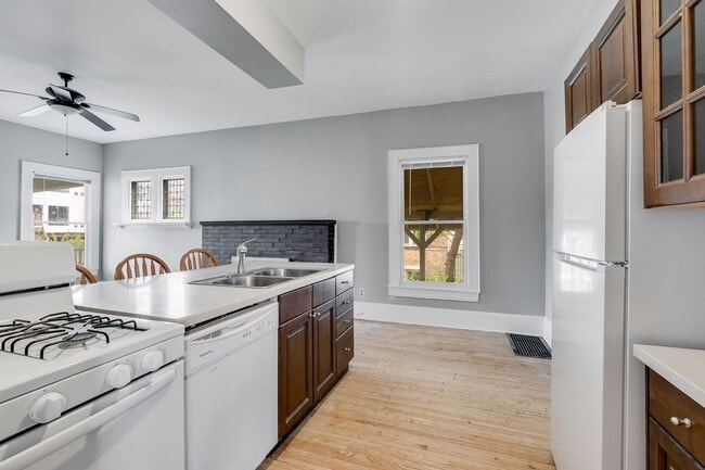 Building Photo - Historic Charm Meets Modern Living in the Heart of Lowry Hill