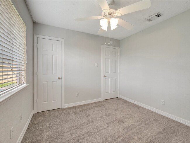 Building Photo - 2505 Ironclad Dr