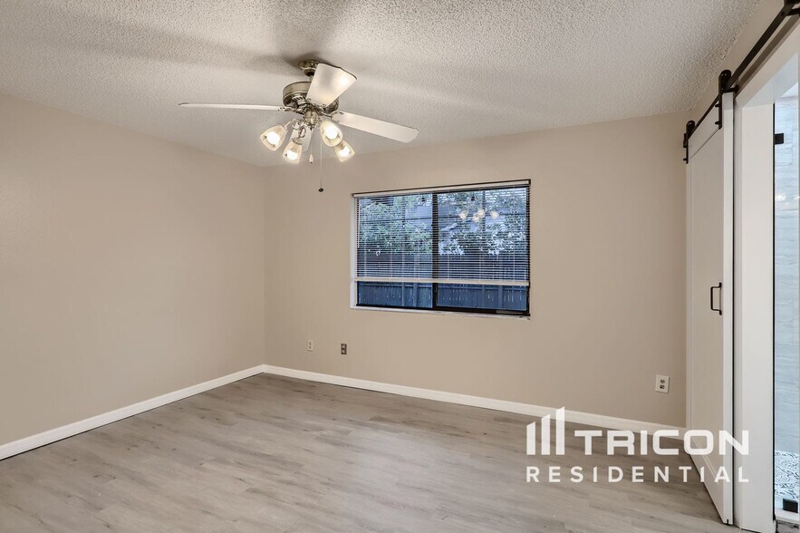 Building Photo - 1007 Black Willow Dr