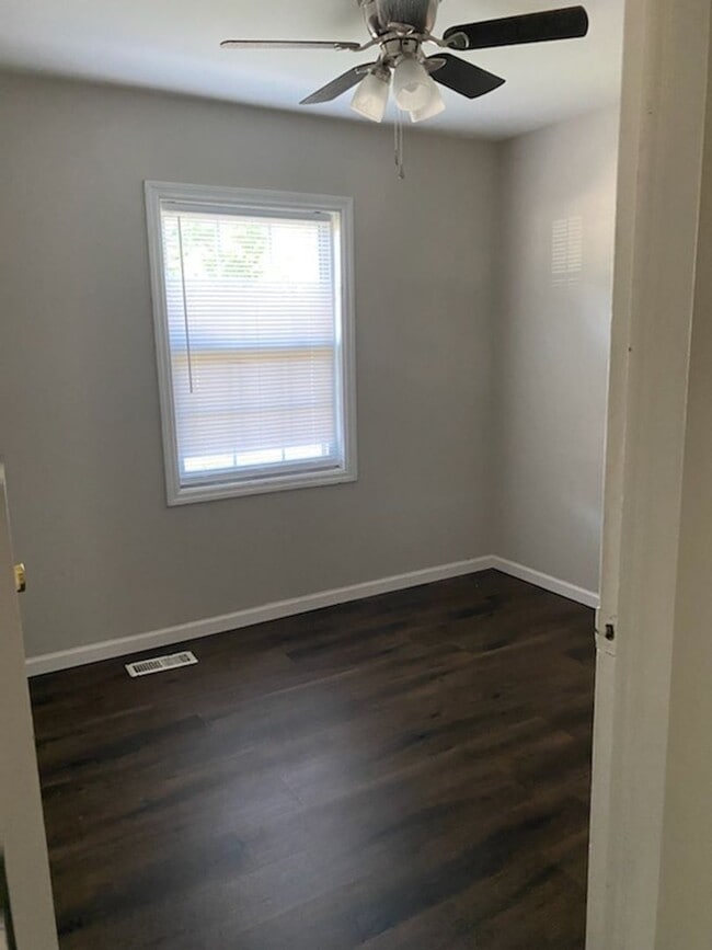 Building Photo - Updated 3 Bedroom House With Large Fenced-...
