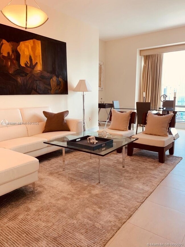 Building Photo - 1425 Brickell Ave