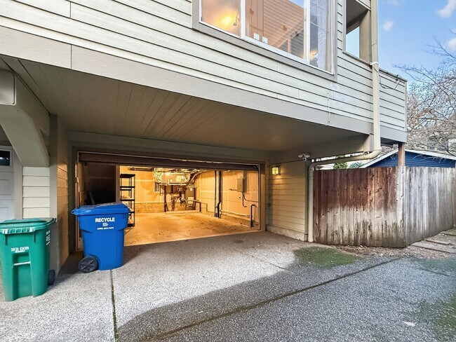 Building Photo - 4418 Corliss Ave N